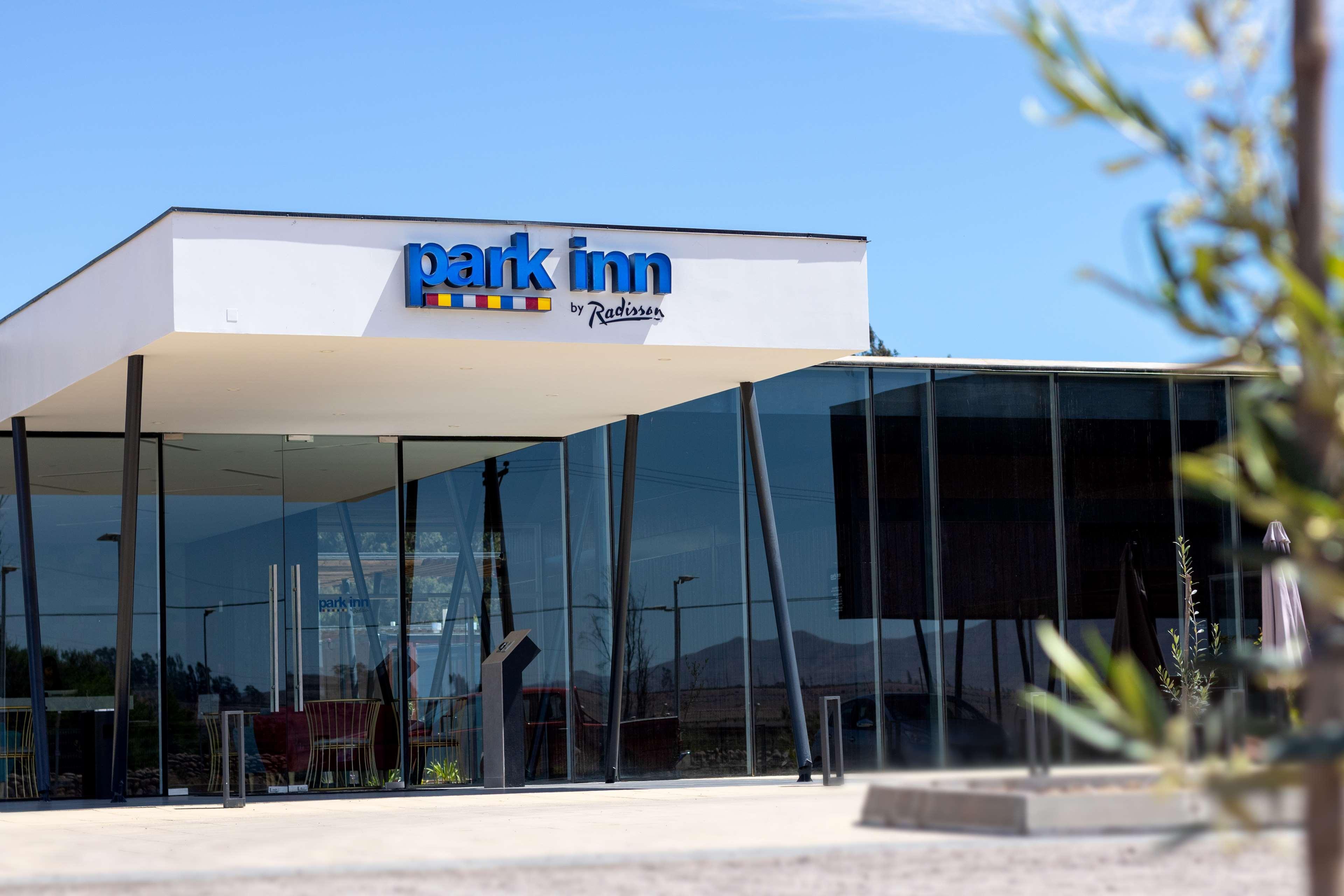 Park Inn By Radisson Los Olivos De バジェナール エクステリア 写真