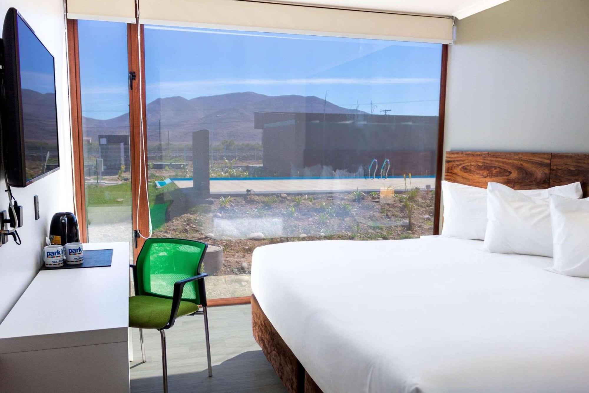 Park Inn By Radisson Los Olivos De バジェナール エクステリア 写真