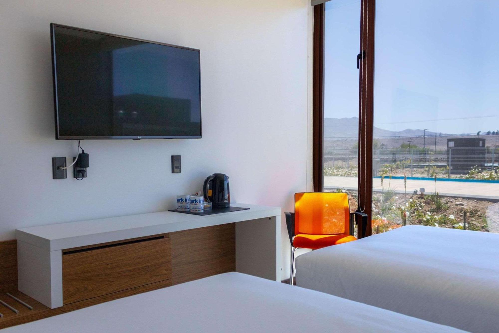 Park Inn By Radisson Los Olivos De バジェナール エクステリア 写真