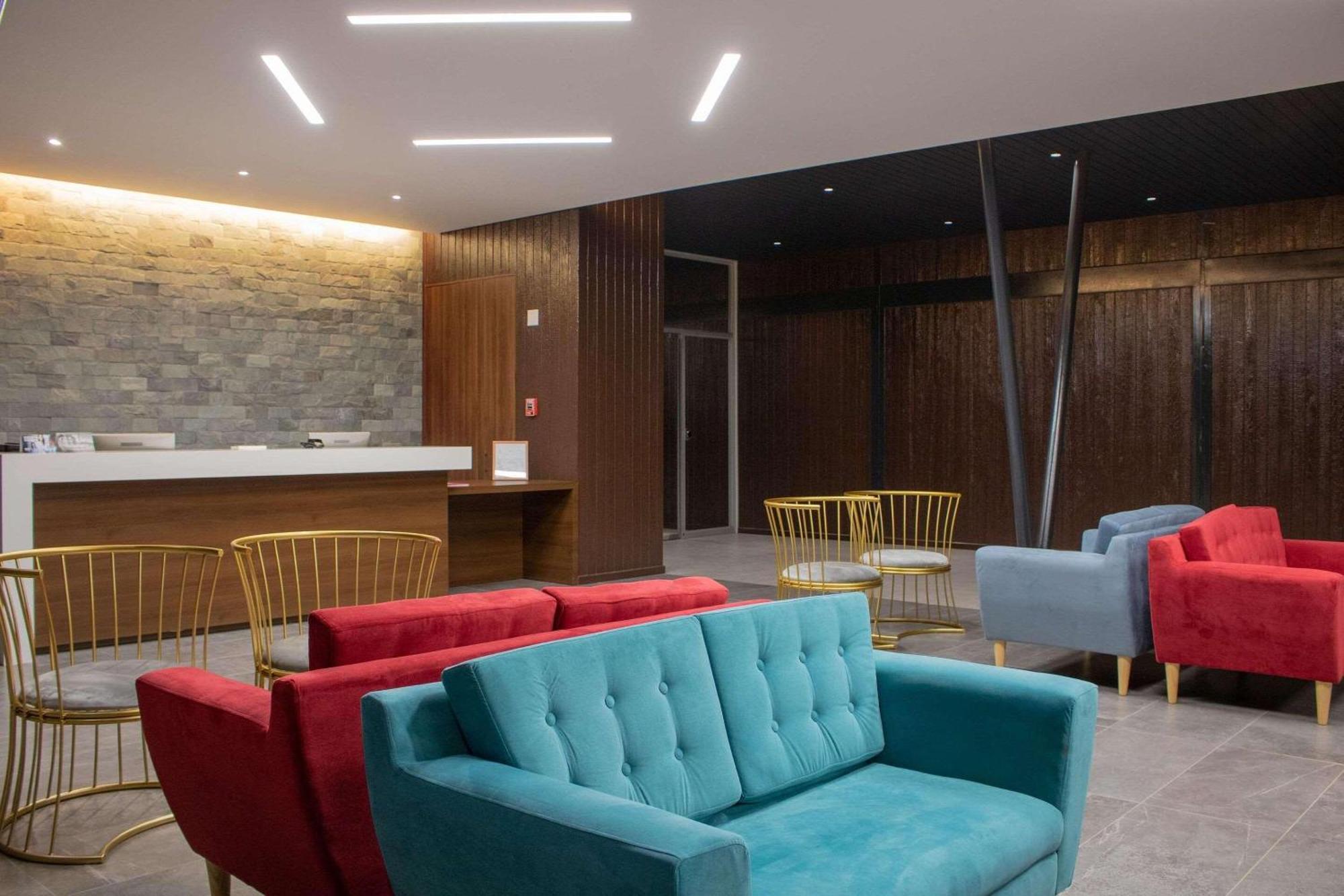 Park Inn By Radisson Los Olivos De バジェナール エクステリア 写真