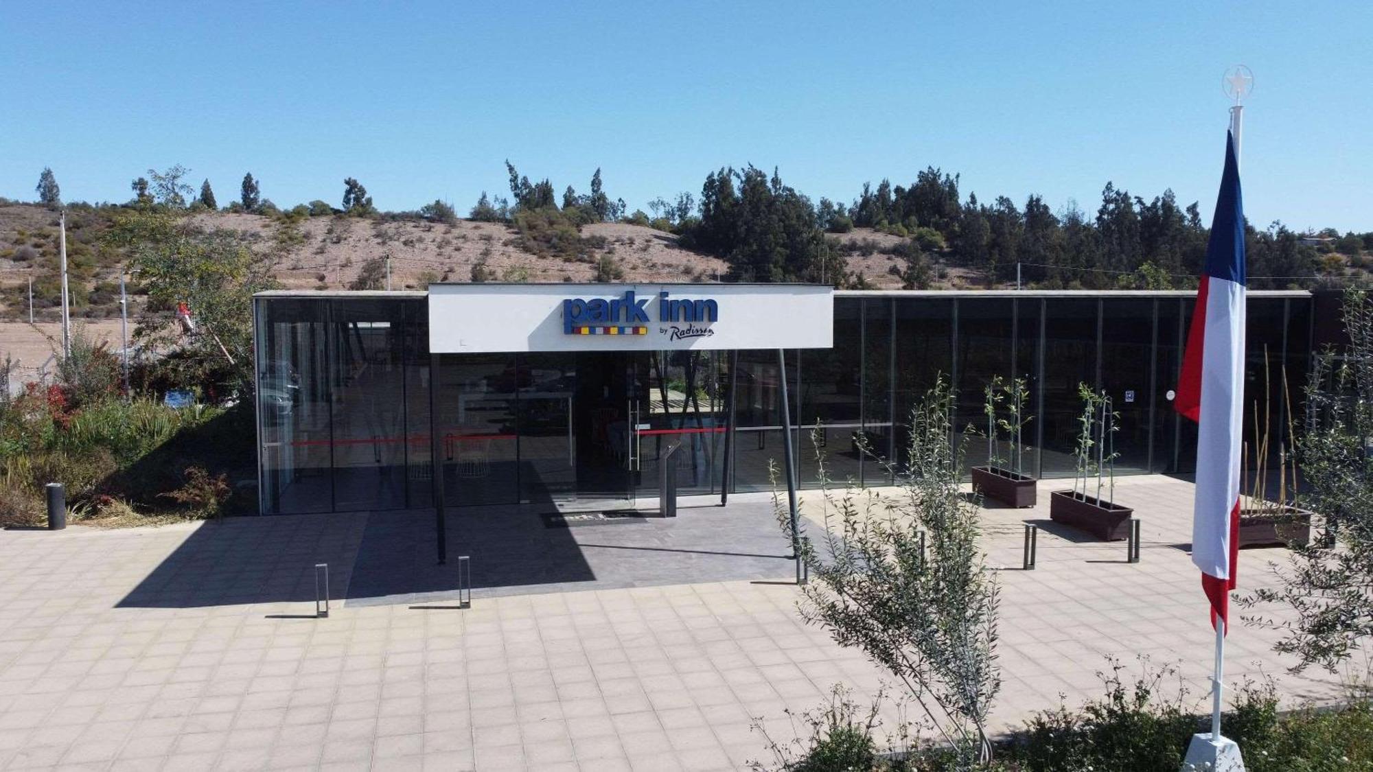 Park Inn By Radisson Los Olivos De バジェナール エクステリア 写真