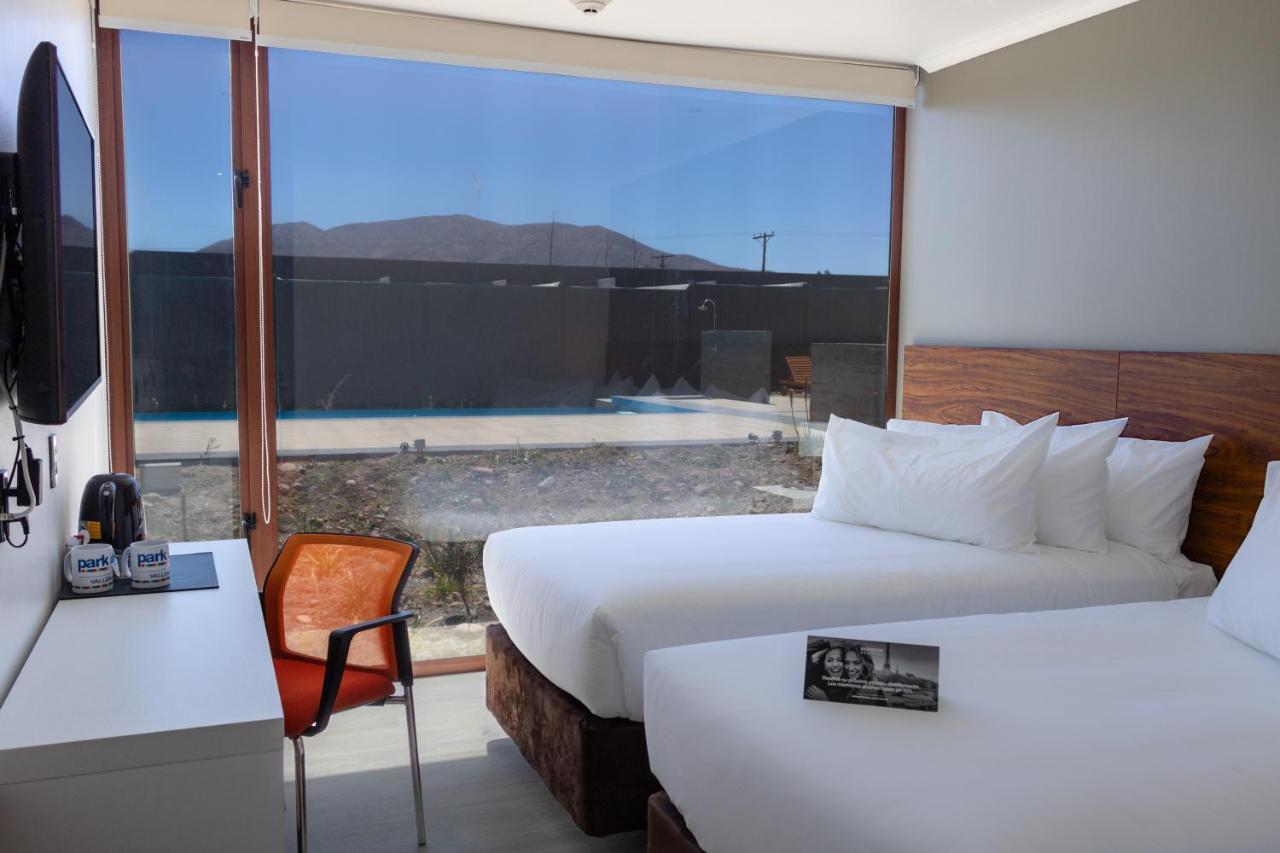 Park Inn By Radisson Los Olivos De バジェナール エクステリア 写真
