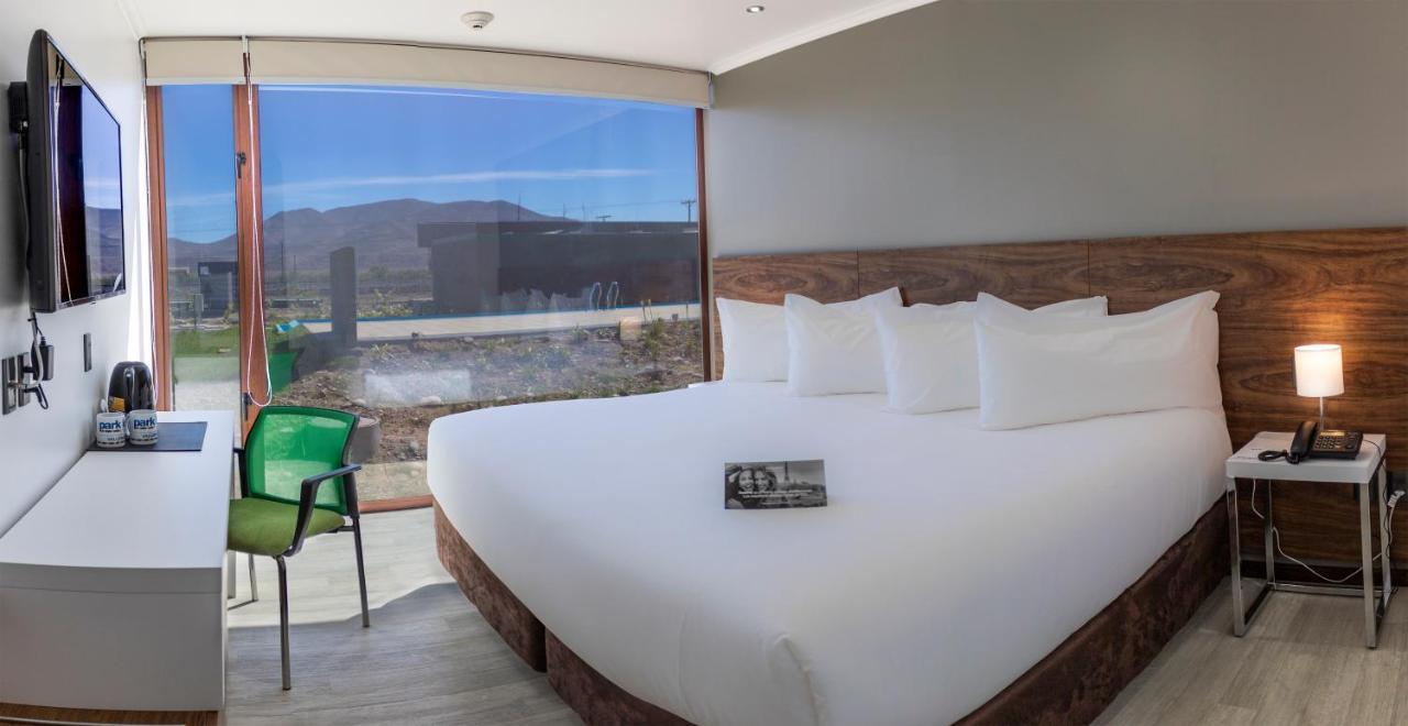 Park Inn By Radisson Los Olivos De バジェナール エクステリア 写真